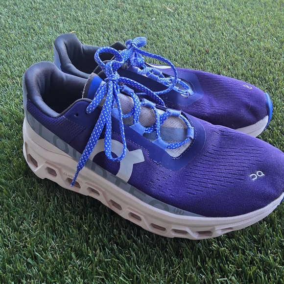 On Running White and Blue Sneakers - Picture 1 of 6